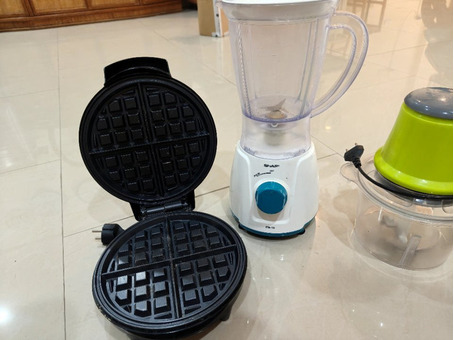 Blender, waffle maker and mixer - 4