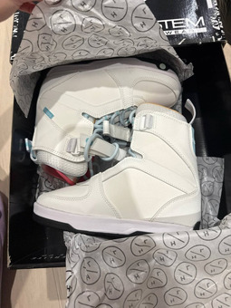 Hyperlite Aries Boots - NEW 🤙 7 US - 2