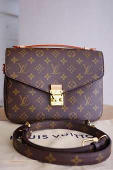 New Louis Vuitton Monogram Pochette Metis