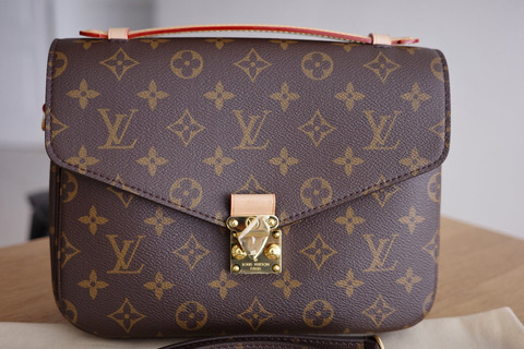 New Louis Vuitton Monogram Pochette Metis - 2