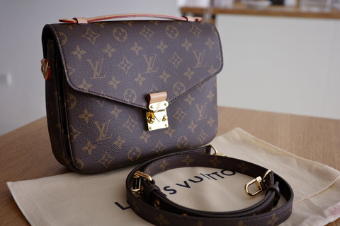New Louis Vuitton Monogram Pochette Metis - 3