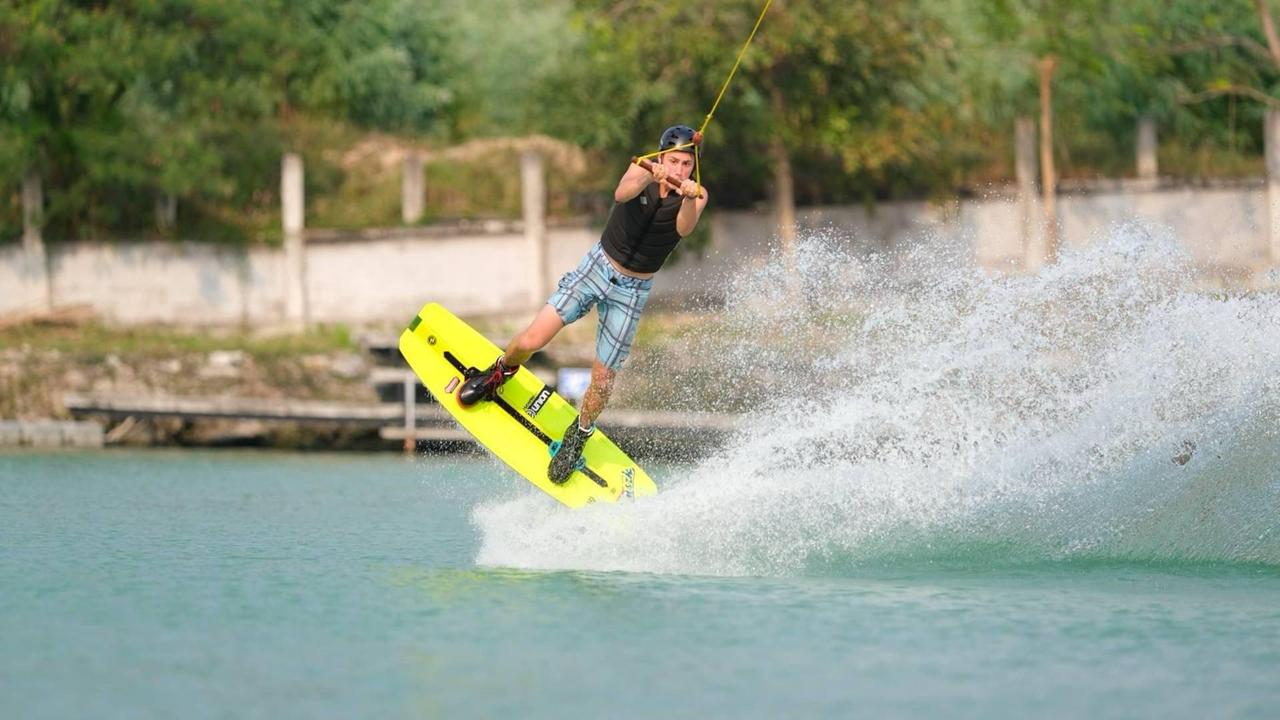 Wakeboarding in Thailand
